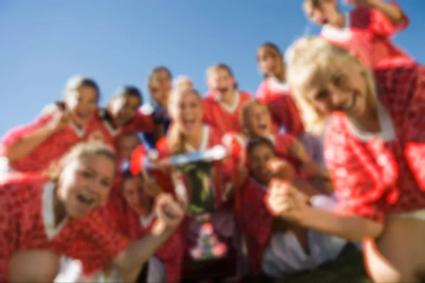 Foto Van Voetbalteam Winnaar Vieren Met Trofee — Stockfoto