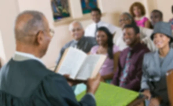 Imagen Borrosa Del Pastor Predicando Iglesia — Foto de Stock