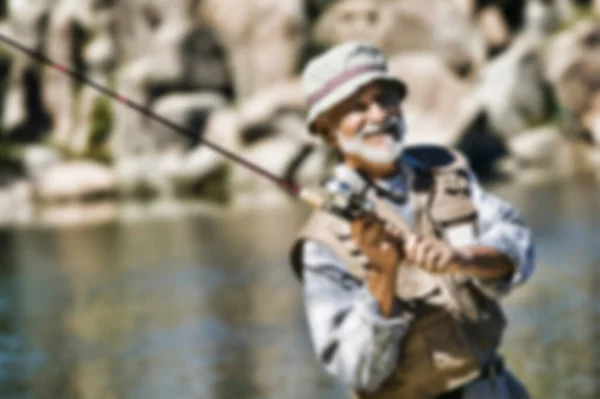 Θολή Φωτογραφία Του Fisherman Casting — Φωτογραφία Αρχείου