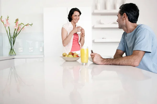 Happy Couple Having Breakfast Kitchen Bench — Stock Photo, Image