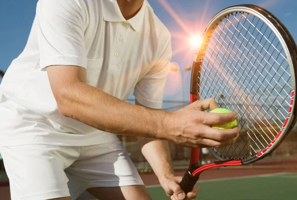 Primer Plano Hombre Jugando Tenis Día Soleado —  Fotos de Stock