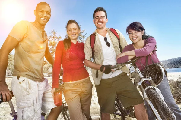 Portrait Four Multiethnic Young Friends Standing Lake Shore Mountain Bikes — Stock Photo, Image