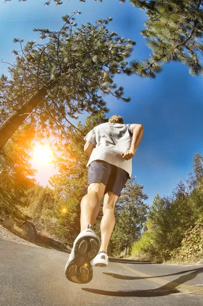 Niski Kąt Widzenia Młody Człowiek Jogging Drodze Obrazek Stockowy