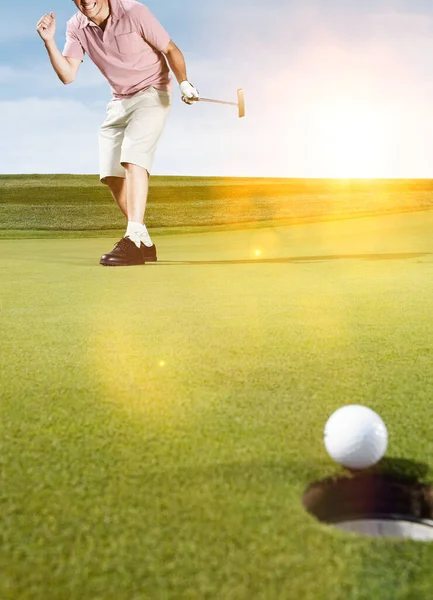 Joven Golfista Masculino Celebrando Birdie Putt — Foto de Stock