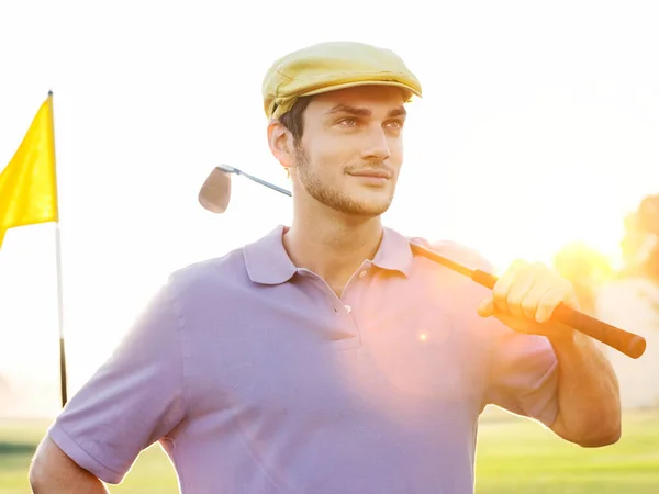 Bonito Jovem Golfista Masculino Segurando Clube Campo Golfe — Fotografia de Stock