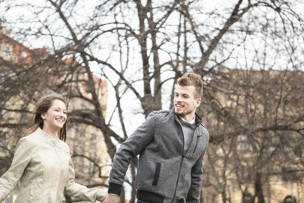 Man and woman holding hands — Stock Photo, Image