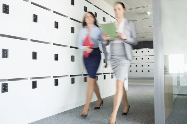 Businesswomen walking in office — Stock Photo, Image