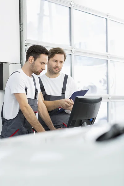 Repair workers working — Stock Photo, Image