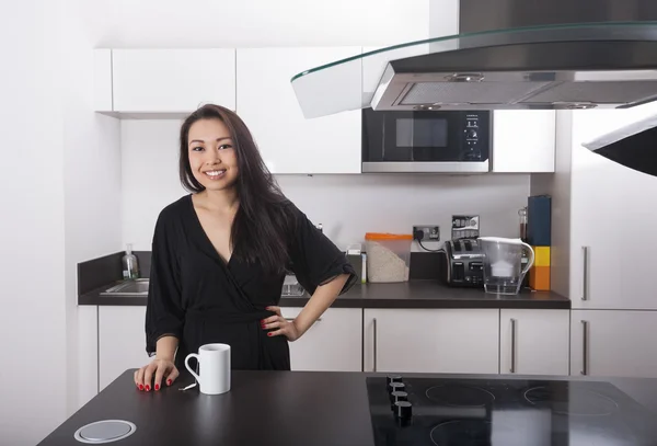 Woman standing  with coffee mug — Stock Photo, Image