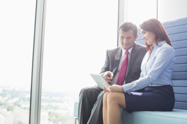 İşadamları tablet pc kullanıyor