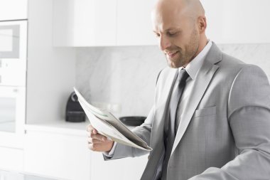 işadamı okuma gazete