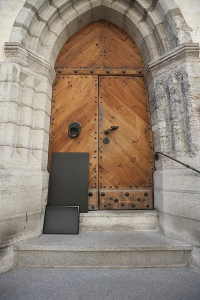 Closed wooden gate — Stock Photo, Image