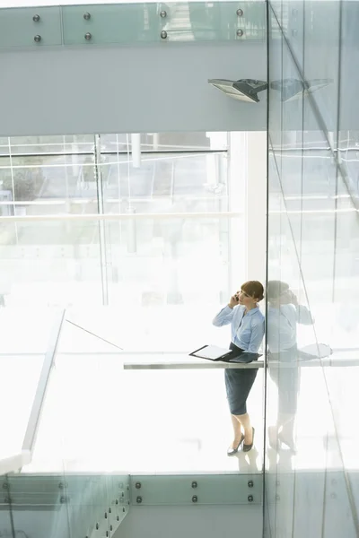 Businesswoman using cell phone — Stock Photo, Image