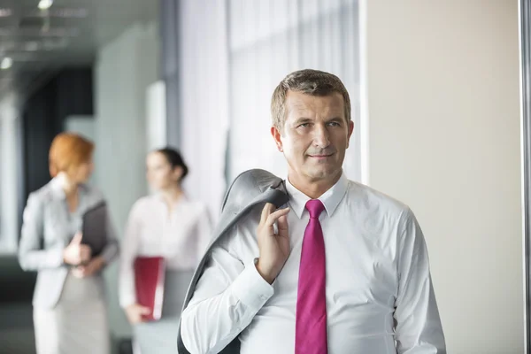 Businessman holding coat over shoulder — Stock Photo, Image