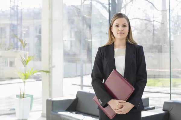 Zakenvrouw bedrijf bestand — Stockfoto