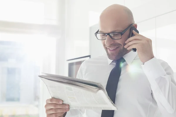 Businessman on call — Stock Photo, Image