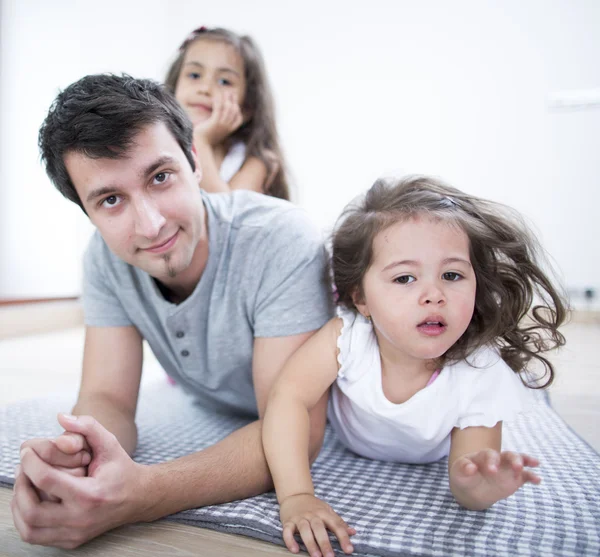 Ather with daughters lying — Stock Photo, Image