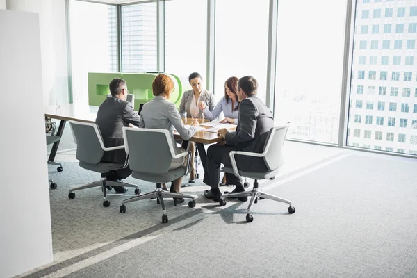 Ondernemers zitten — Stockfoto