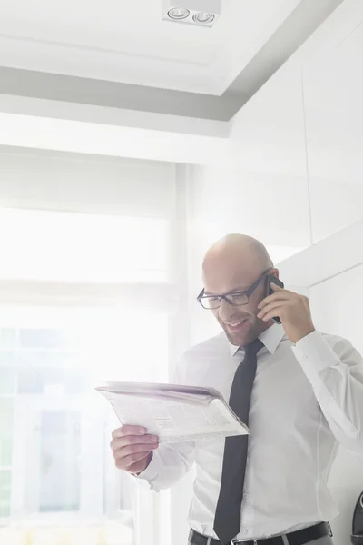 Businessman on call — Stock Photo, Image