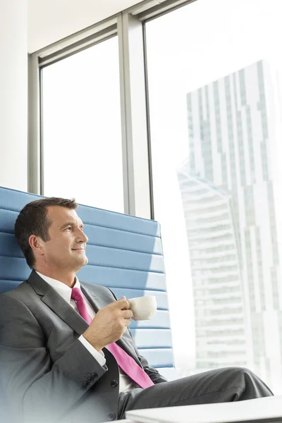 Geschäftsmann beim Kaffee — Stockfoto