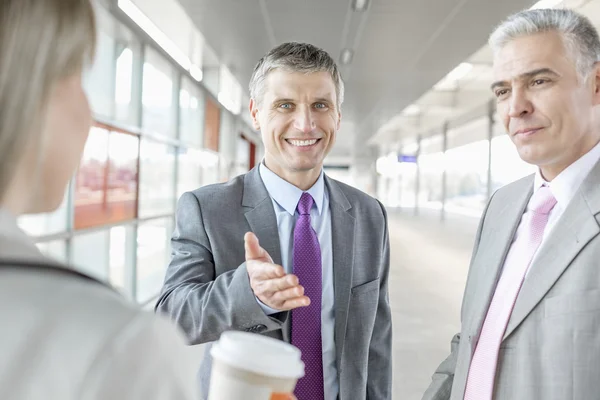 Businesspeople talking — Stock Photo, Image