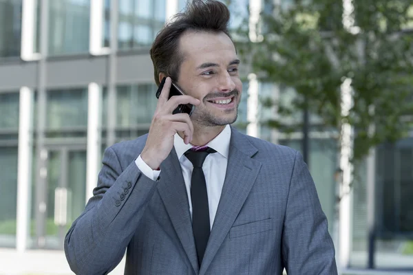 Businessman talking on cell phone — Stock Photo, Image