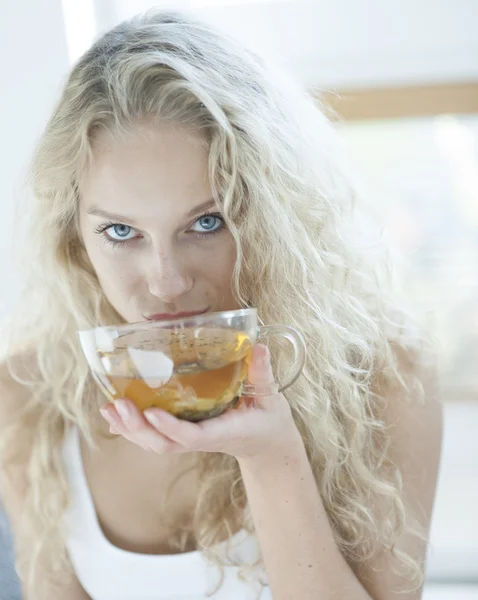 Woman drinking herbal tea — Stock Photo, Image