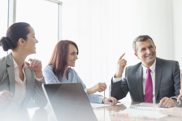 Bijeenkomst in de directiekamer — Stockfoto