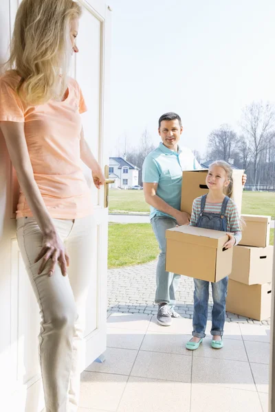 Woman looking at family — Stock Photo, Image