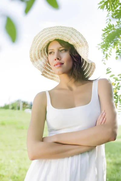 Womanstanding silah geçti — Stok fotoğraf