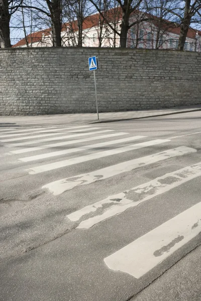 Pedestrian crossing sign on empty street — Stock Photo, Image