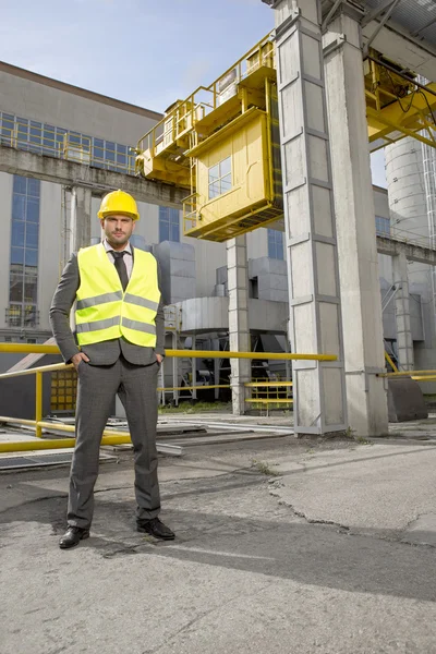 Engineer standing outside — Stock Photo, Image