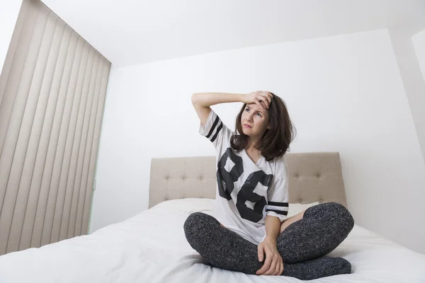 Mujer mirando hacia otro lado —  Fotos de Stock