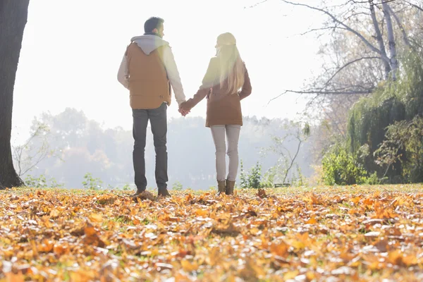 Paar hand in hand Stockfoto