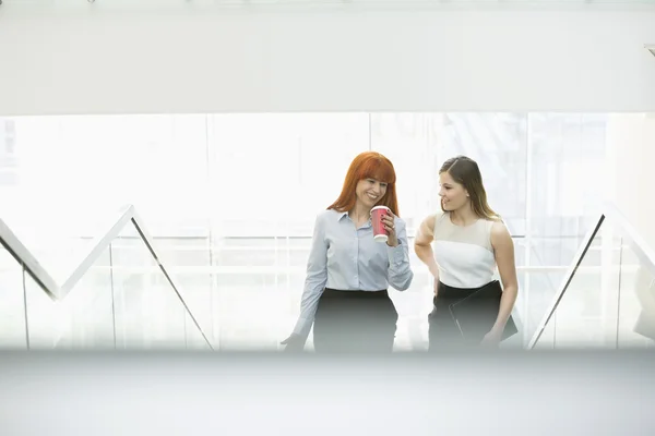 Geschäftsfrauen beim Kaffee — Stockfoto