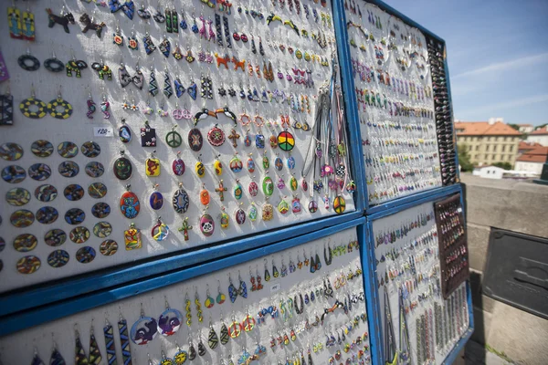 Örhängen stall på Karlsbron — Stockfoto