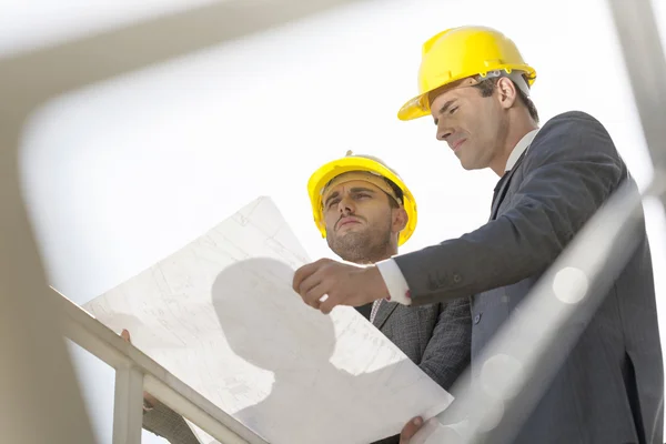 Businessmen holding blueprint — Stock Photo, Image