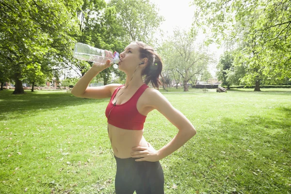 Woman drinking water — Stock Photo, Image