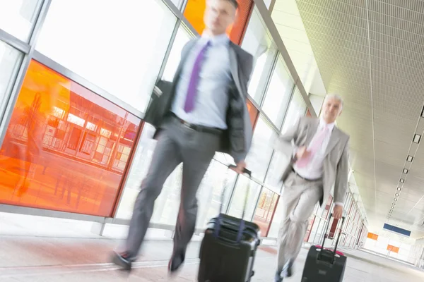 Businessmen with luggage rushing — Stock Photo, Image