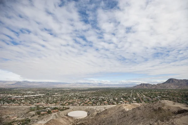 Paisaje con cielo nublado —  Fotos de Stock