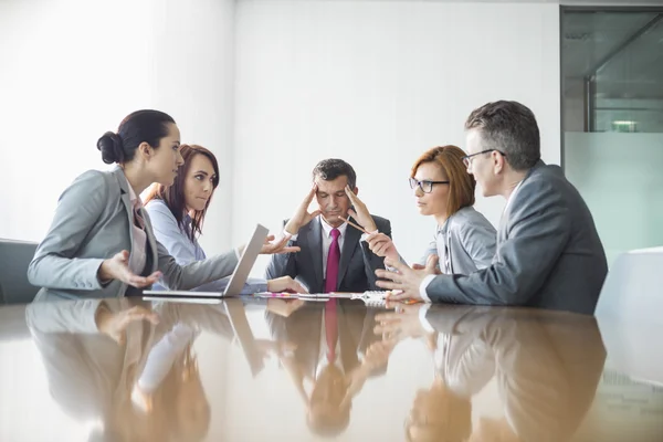 Businesspeople arguing — Stock Photo, Image