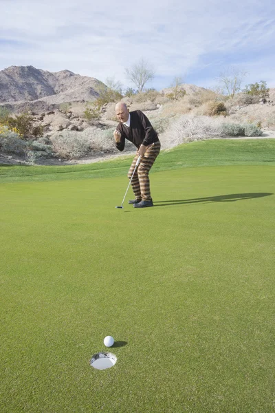 Homme golfeur célébrant un putt — Photo