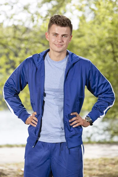 Man standing with hands on hips — Stock Photo, Image