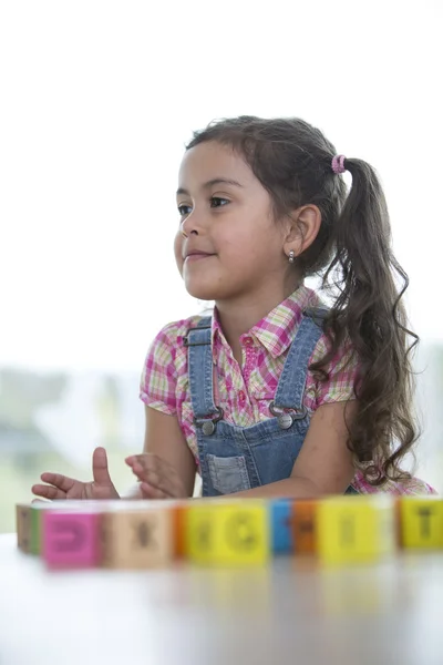 Little girl playing with blocks — Stock Photo, Image