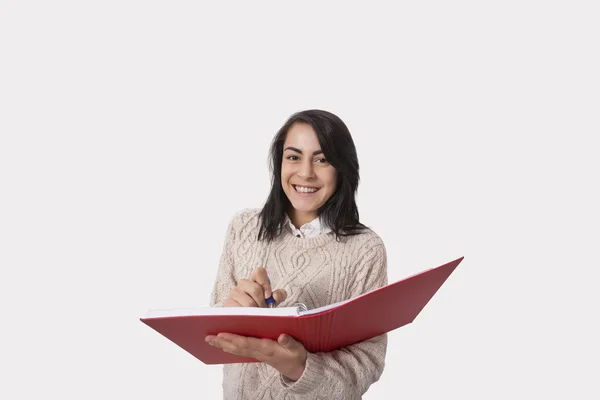 Zakenvrouw met boek en pen glimlachen — Stockfoto