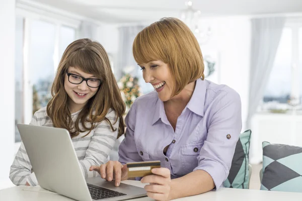 Mother and daughter shopping online — Stock Photo, Image