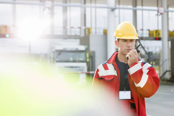 Worker using walkie-talkie — Stock Photo, Image