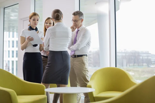Business people discussing documents — Stock Photo, Image