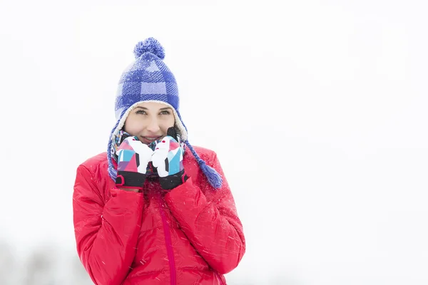 Woman in warm clothing walking outdoors — Stock Photo, Image