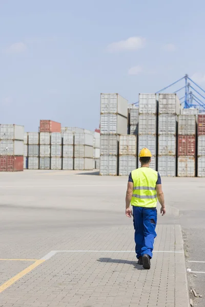 Worker walking in shipping yard — Stock Photo, Image
